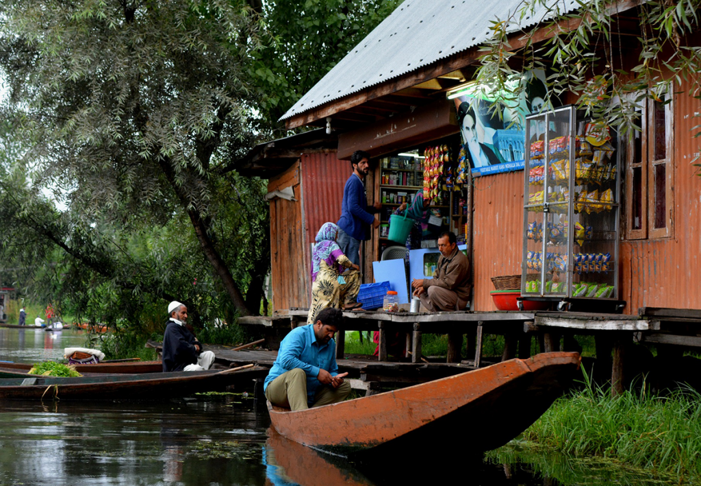 Dal-lake,-Srinagar,-Kashmir-01