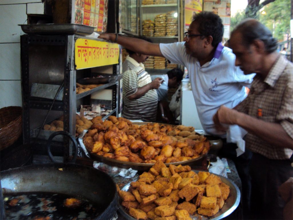 Streets-of-Kolkata-Lakshinarayan-Shaw-–the-famous-telebhaja-shop