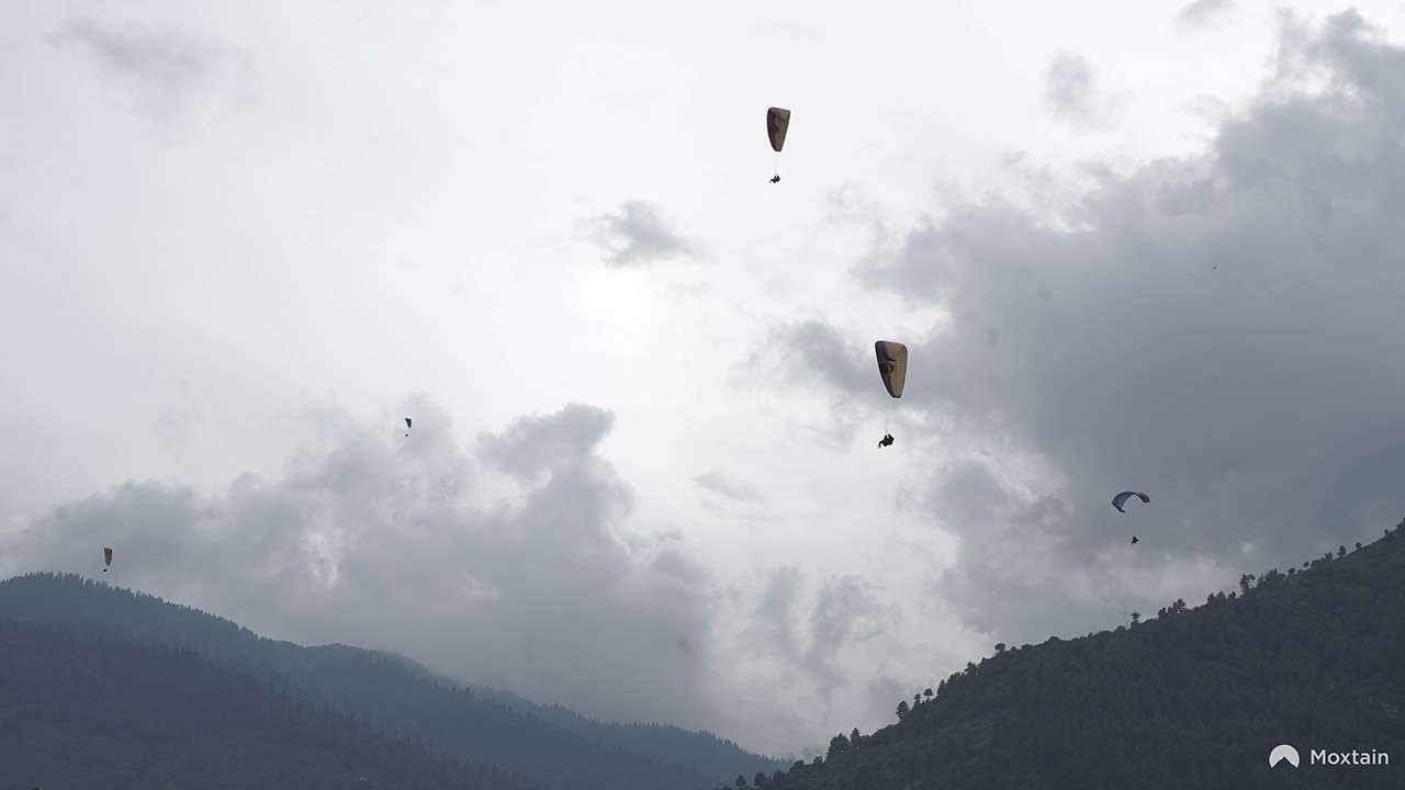 Top-10-Adventure-activities-in-India-paragliding