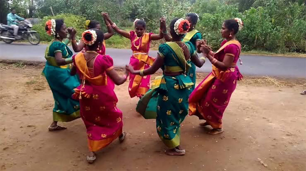 Folk-Dances-of-Tamil-Nadu-Kummi-02