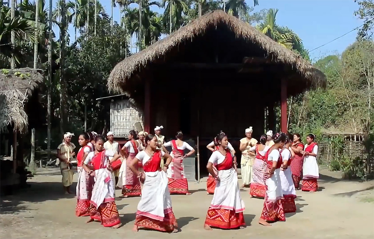 Folk-Dance-of-Assam-Gumrag