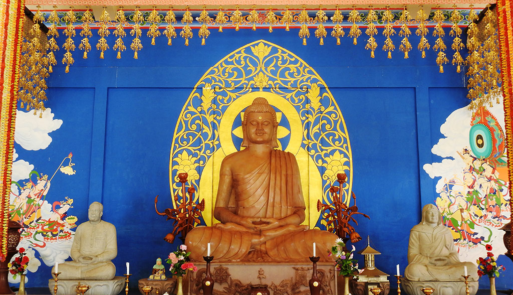 (Left) Traditional depiction of the Buddha meditating in the deer park; (Right) New-age imagination of the Buddha’s stay in the deer park, highlighting his love for wildlife.