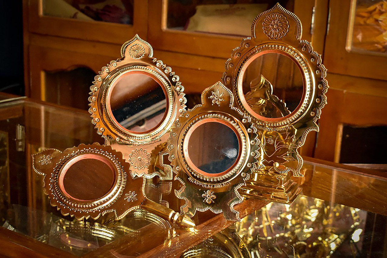 Handicrafts-of-India Aranmula-Kannadi