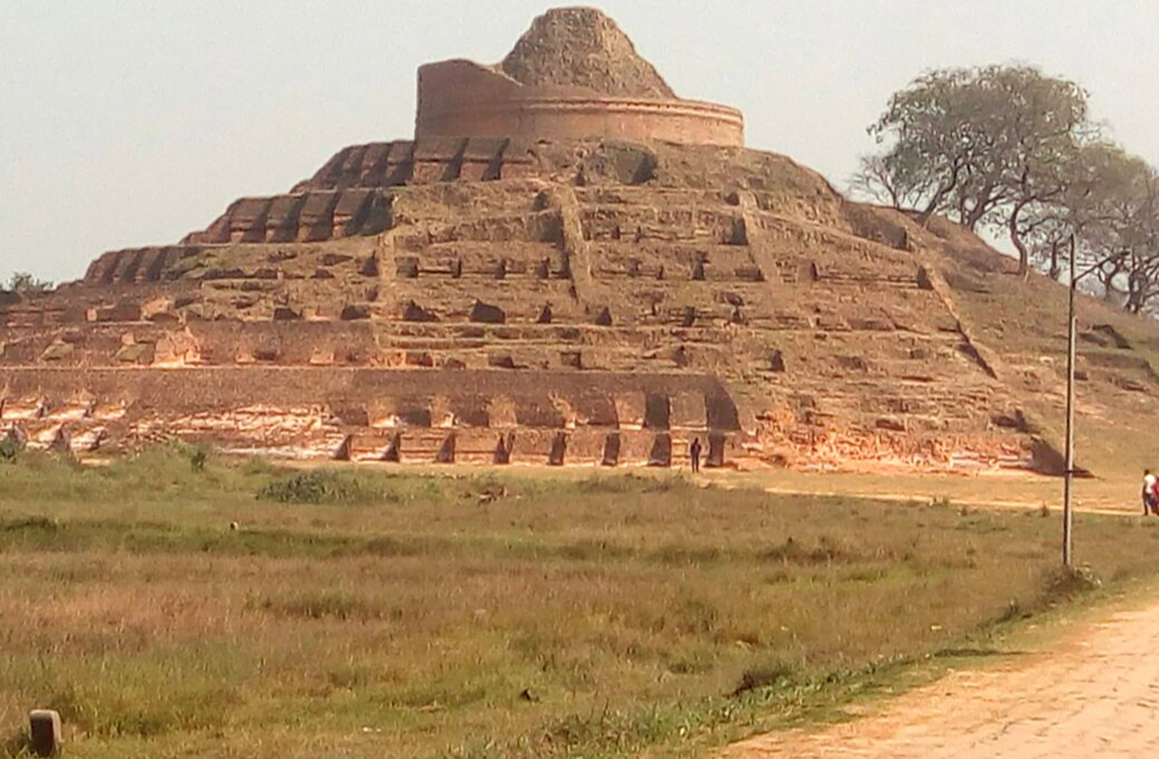 Great Stupas in India - Kesaria-Stupa