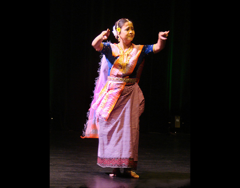 Traditional-Dresses-of-Manipur-Mayek-Naibi