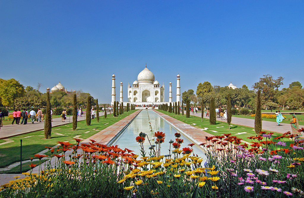 Optical Illusion Places - Taj Mahal 