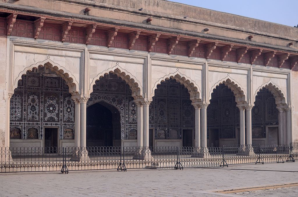 Historical Places in Punjab, Sheesh Mahal
