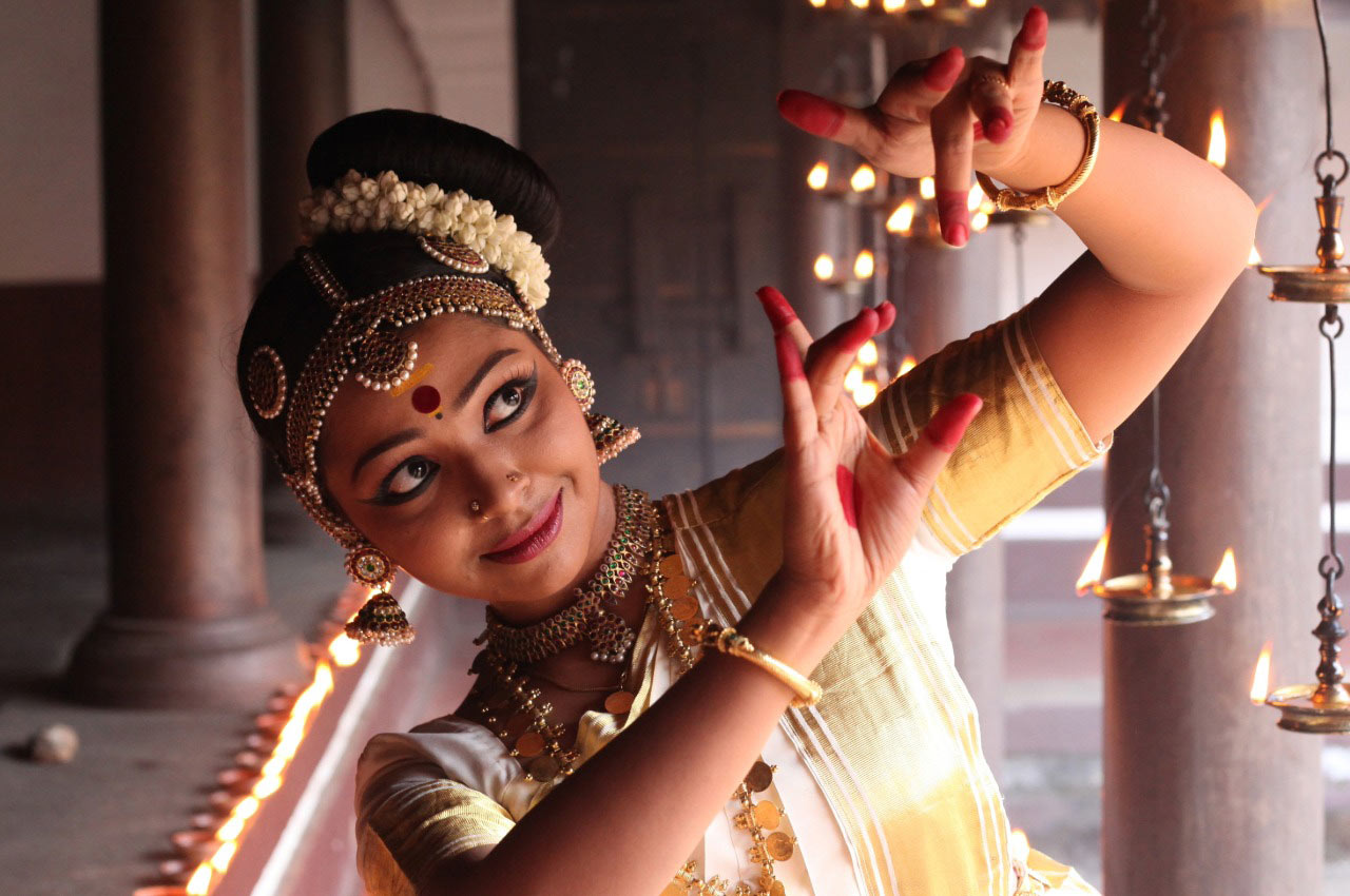 Key-characteristics-of-Mohiniyattam