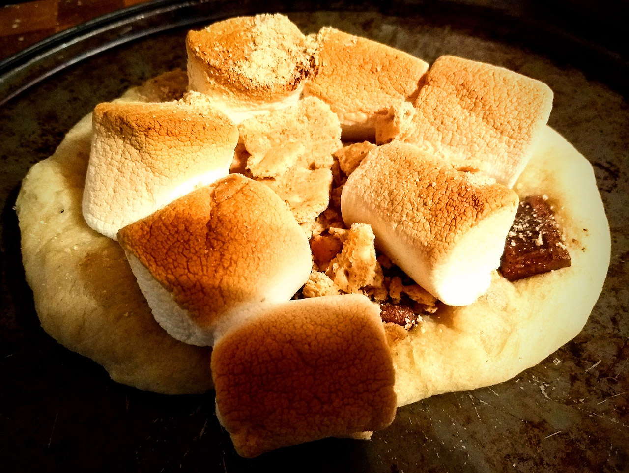 Dessert-Pizza-Ideas-S'mores-Pizza
