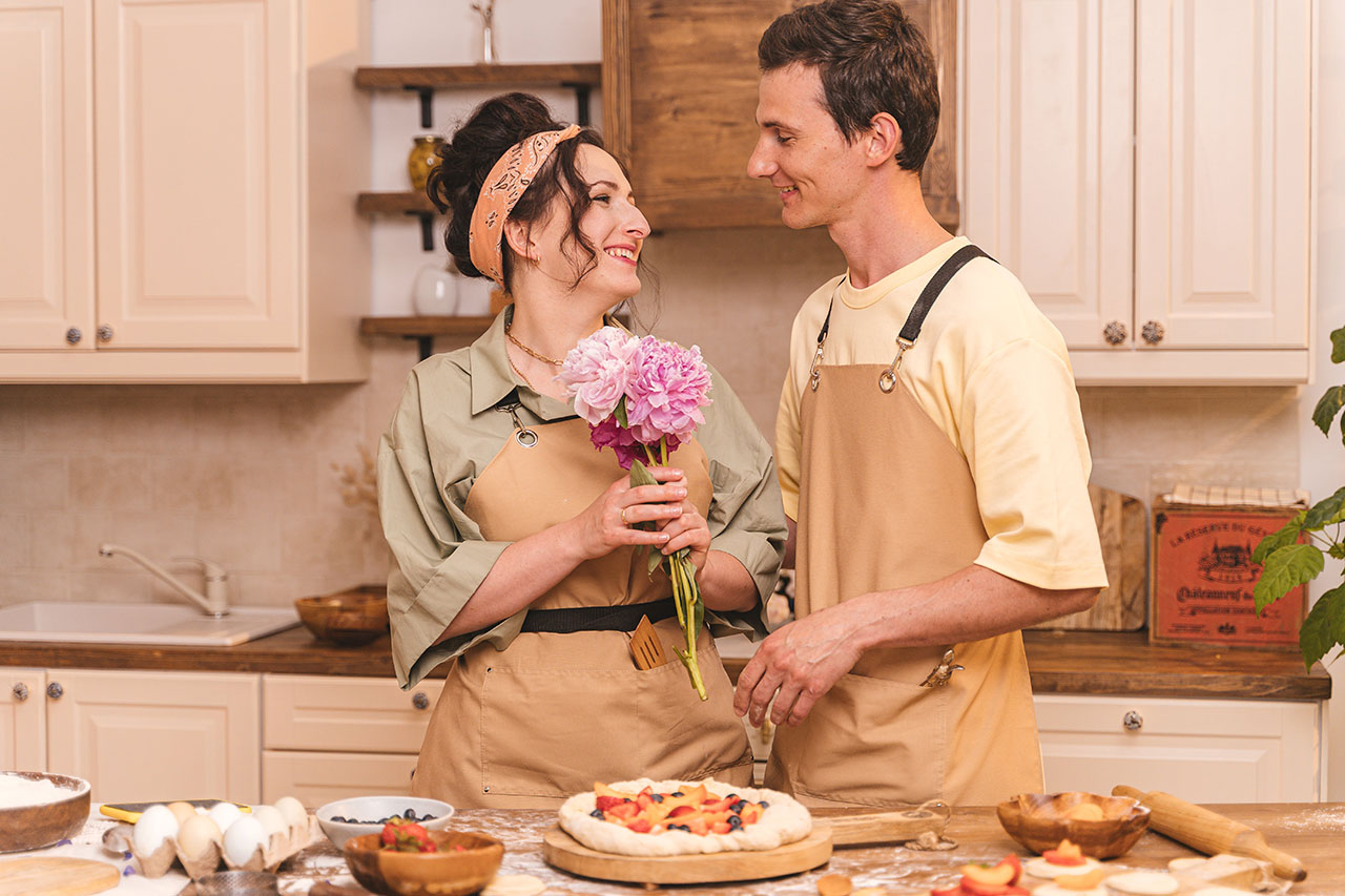 Gift-ideas-for-your-wife-on-Your-First-Anniversary-Cook-a-Special-Meal