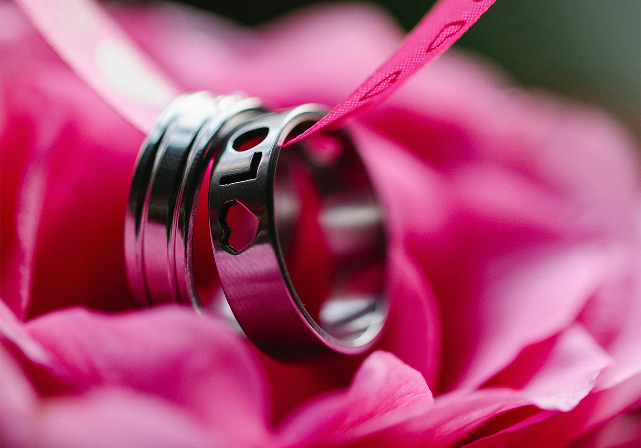 Gift-ideas-for-your-wife-on-Your-First-Anniversary-Personalized-Keepsake