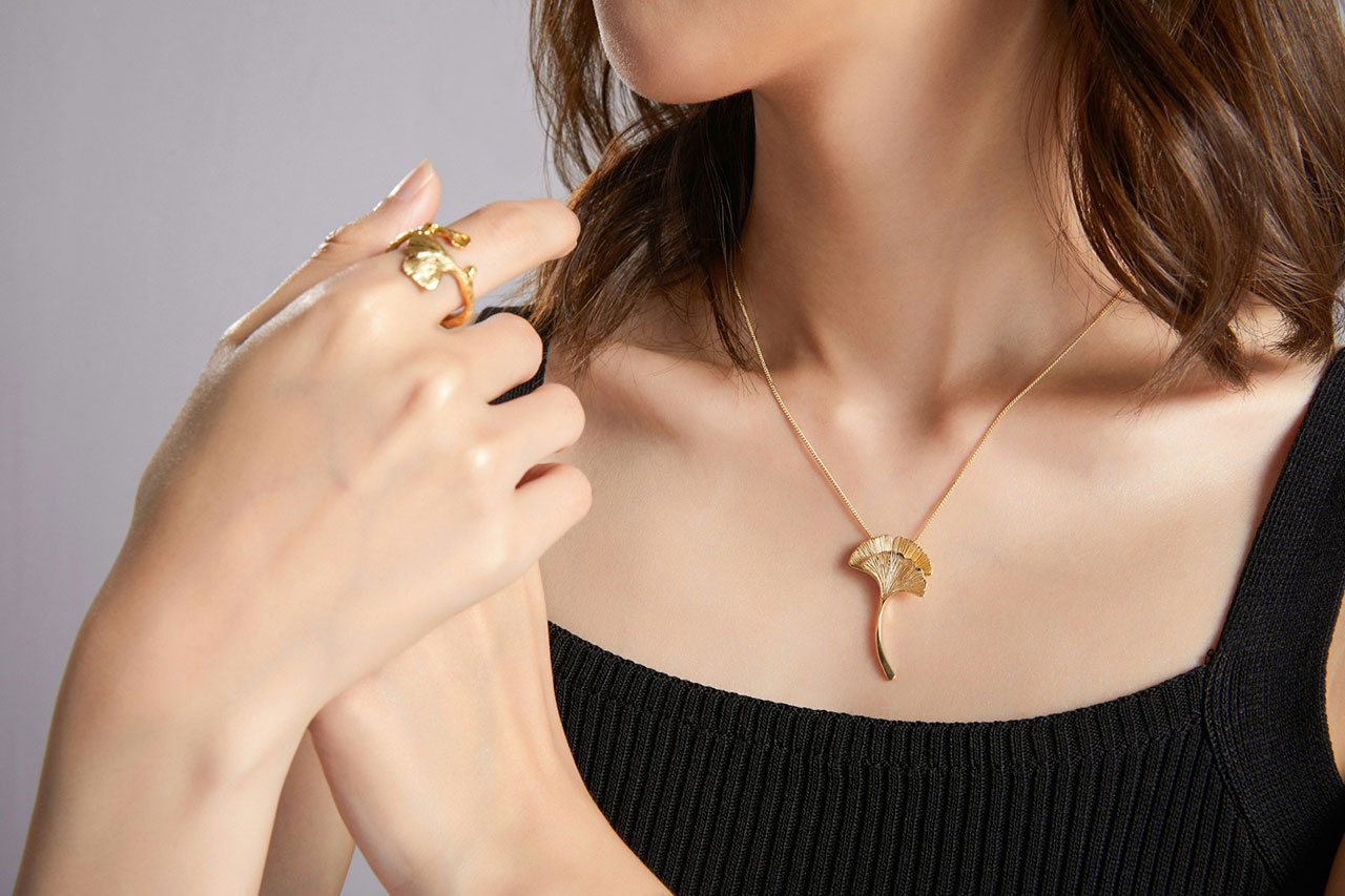gift-ideas-for-your-wife-on-Your-First-Anniversary-Personalized-Jewelry