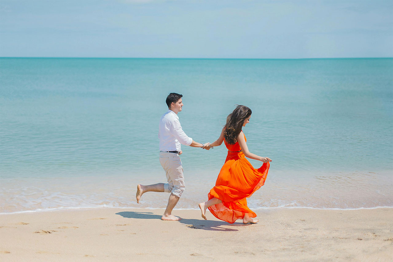 gift-ideas-for-your-wife-on-Your-First-Anniversary-Romantic-Getaway
