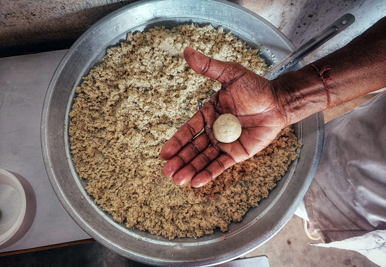 Making-Process-of-Magji-Laddu
