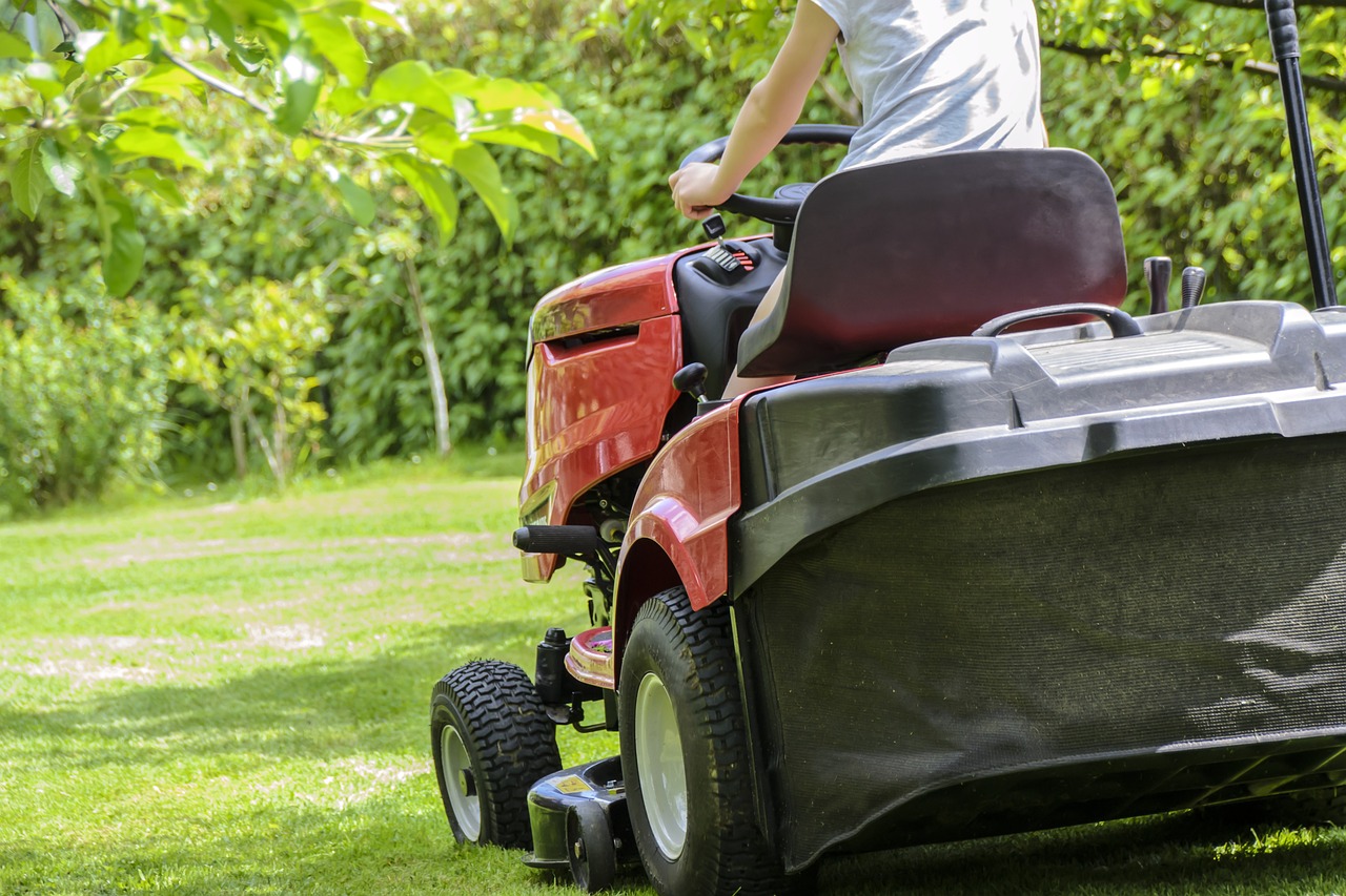 Lawn Mowing Patterns That Wow-01A