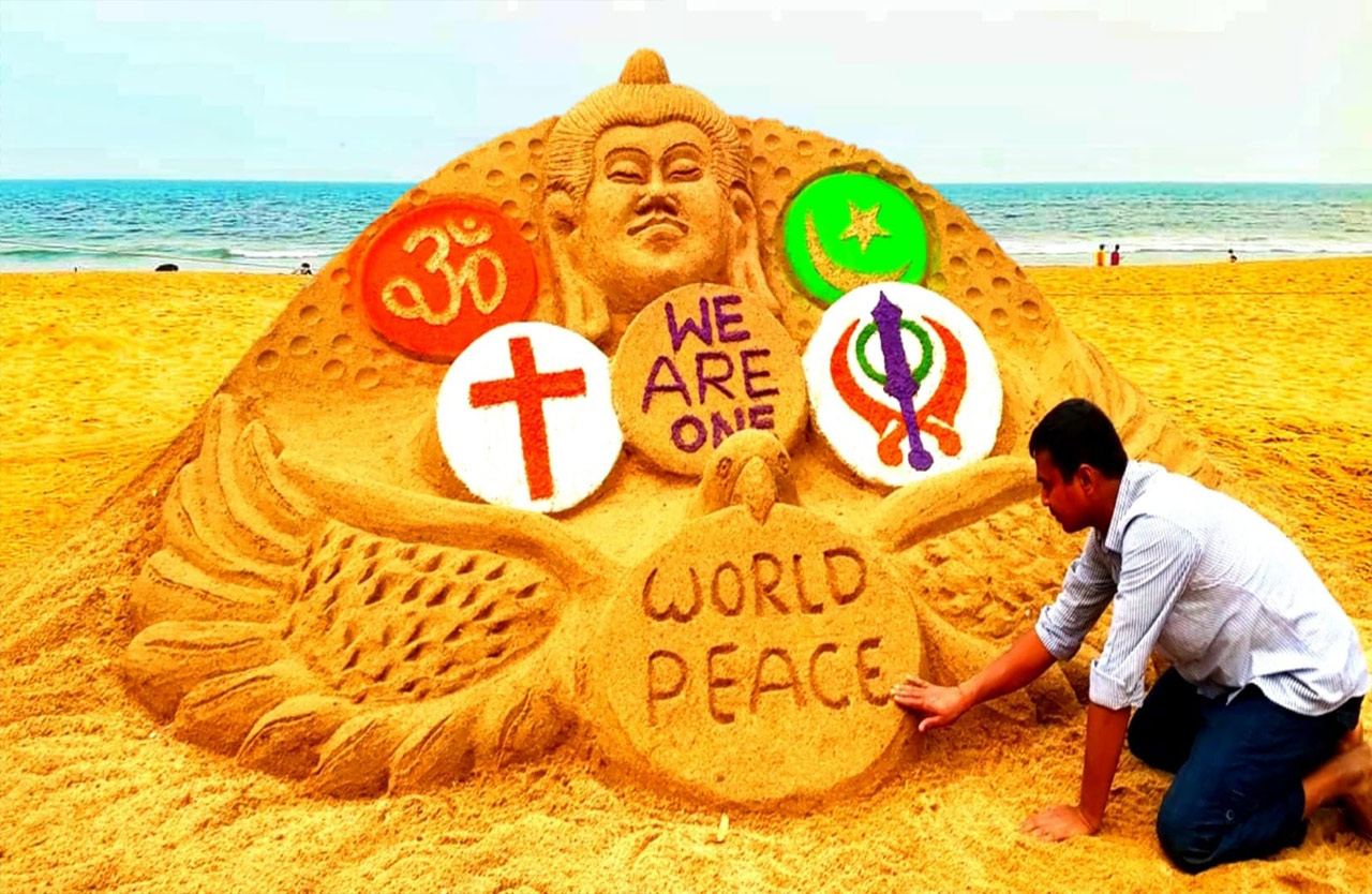 Bihar-Sand-Artist-Madhurendra-Kumar-Receives-London-World-Record-Honour-01A