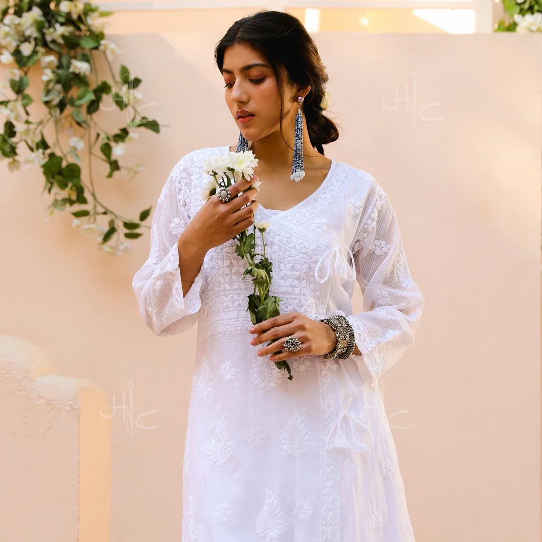 Traditional-Dresses-for-Ganesh-Chaturthi-Chikankari-Kurta-Pyjama