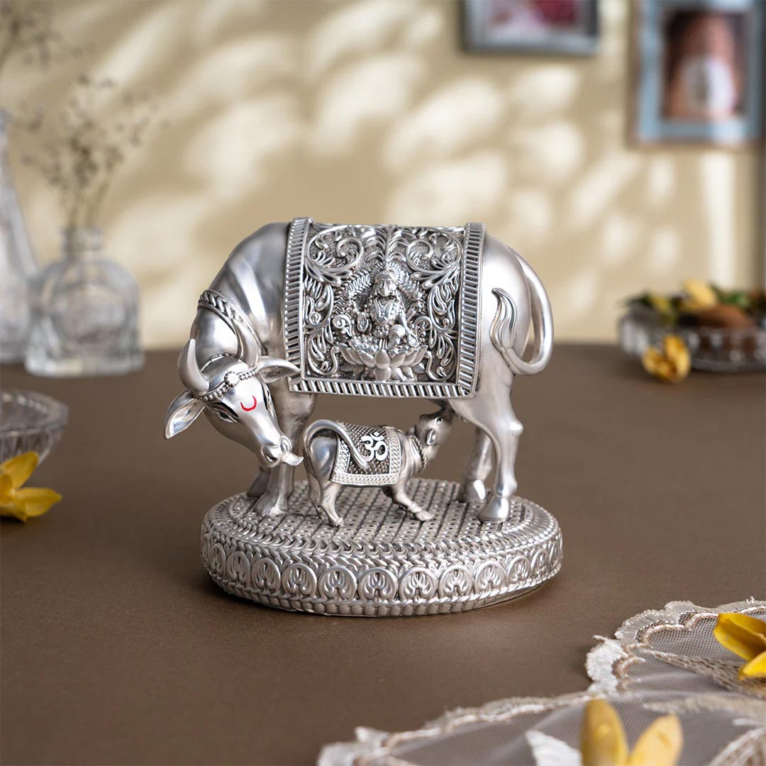5-Vastu-Idols-You-Can-Gift-at-a-House-Warming-Kamdhenu-Cow-with-Calf-Idol