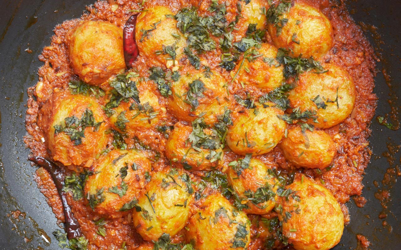 Traditional-Bengali-Dishes-of-Durga-Puja-Aloor-Dum