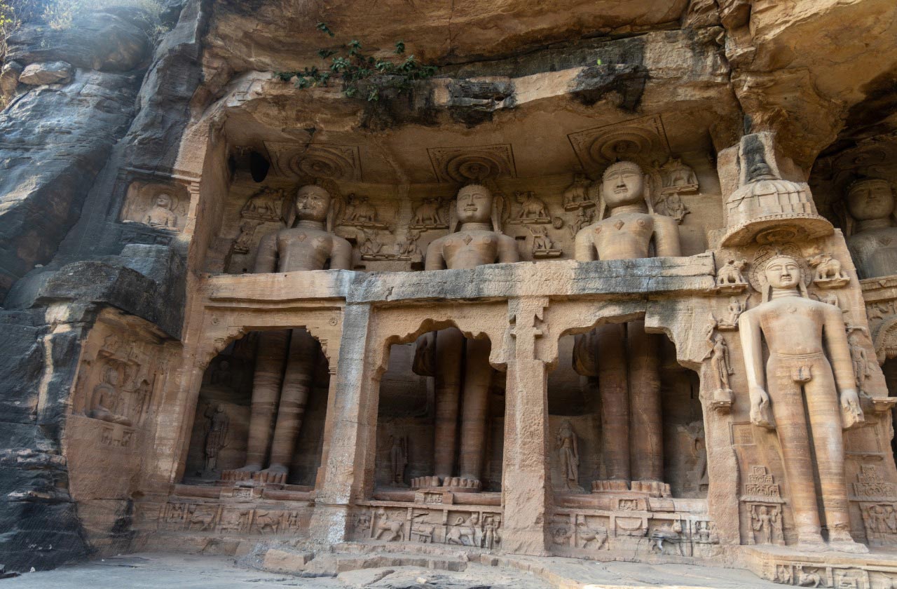 Jain-Art-in-Indian-Heritage-Rock-carved-Jain-statues-at-Siddhachal-Caves-inside-Gwalior-Fort