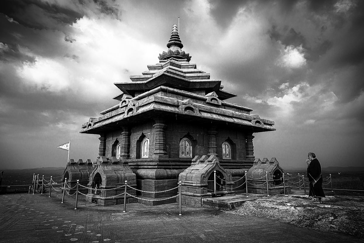 Manoj-Arora-Garda-Thambham-at-Vallabha-temple