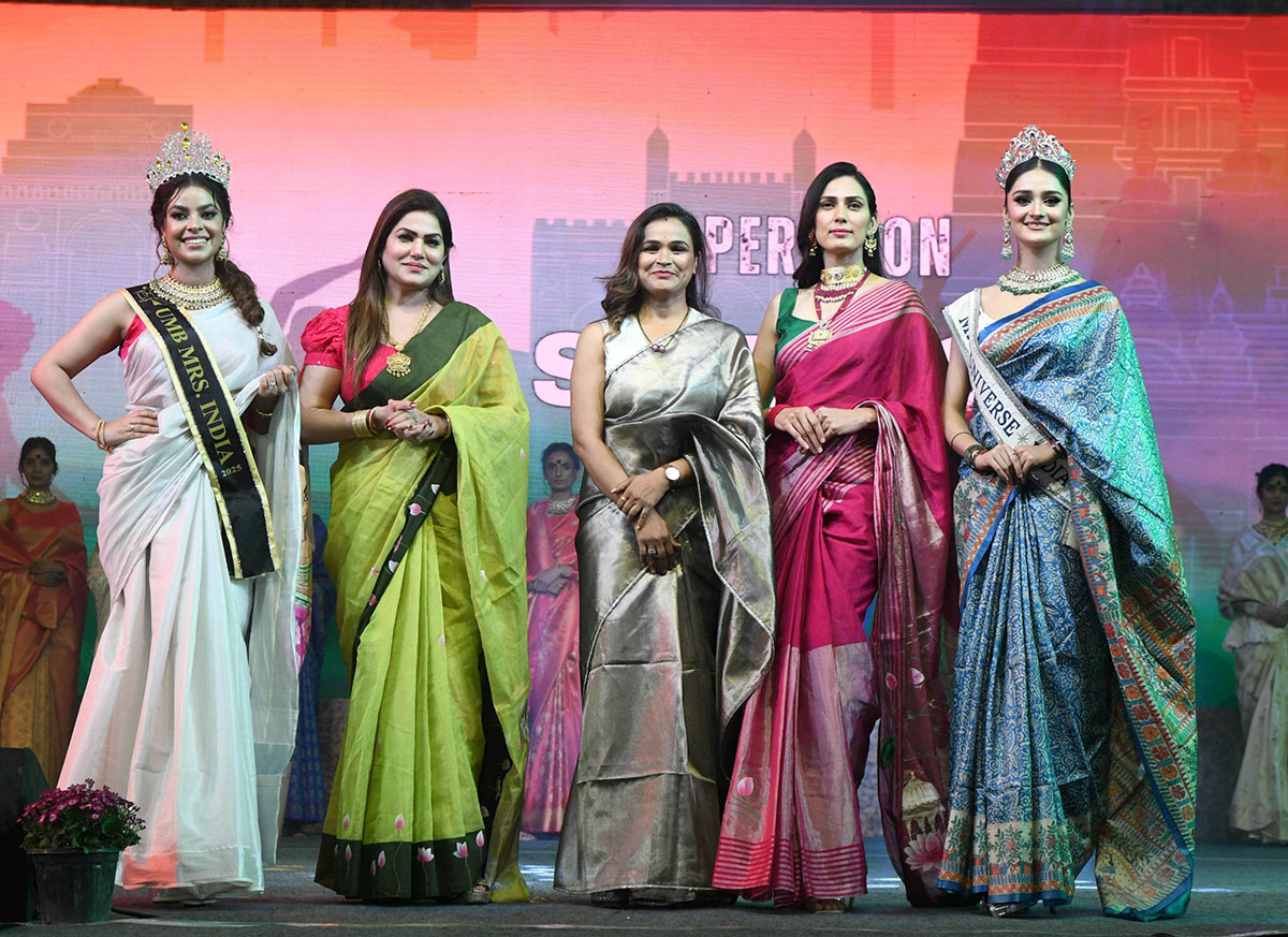 (L-R)-UMB-Mrs-India-Priya-Munjal,-Actress-and-Politician-Pammi-Motan,-Designer-Shikha-Ajmera,-Actress-and-Model-Amaani-Satrala,-Miss-Universe-Manika-Vishwakarma