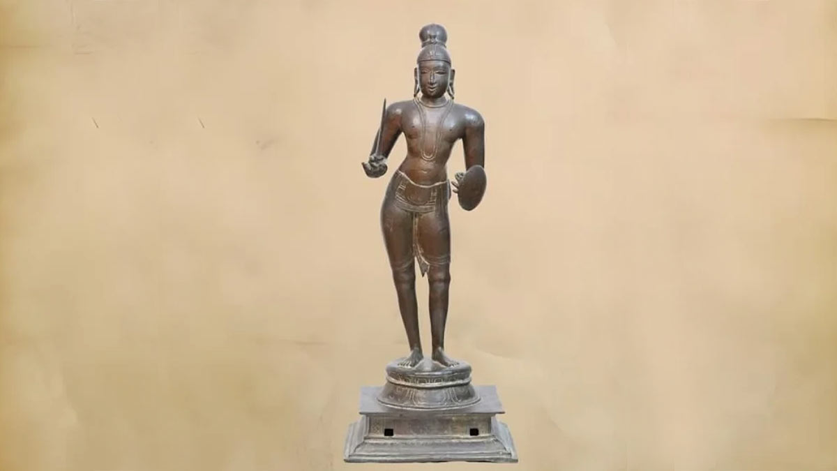 16th-Century Thirumangai Alvar Idol Returned-01