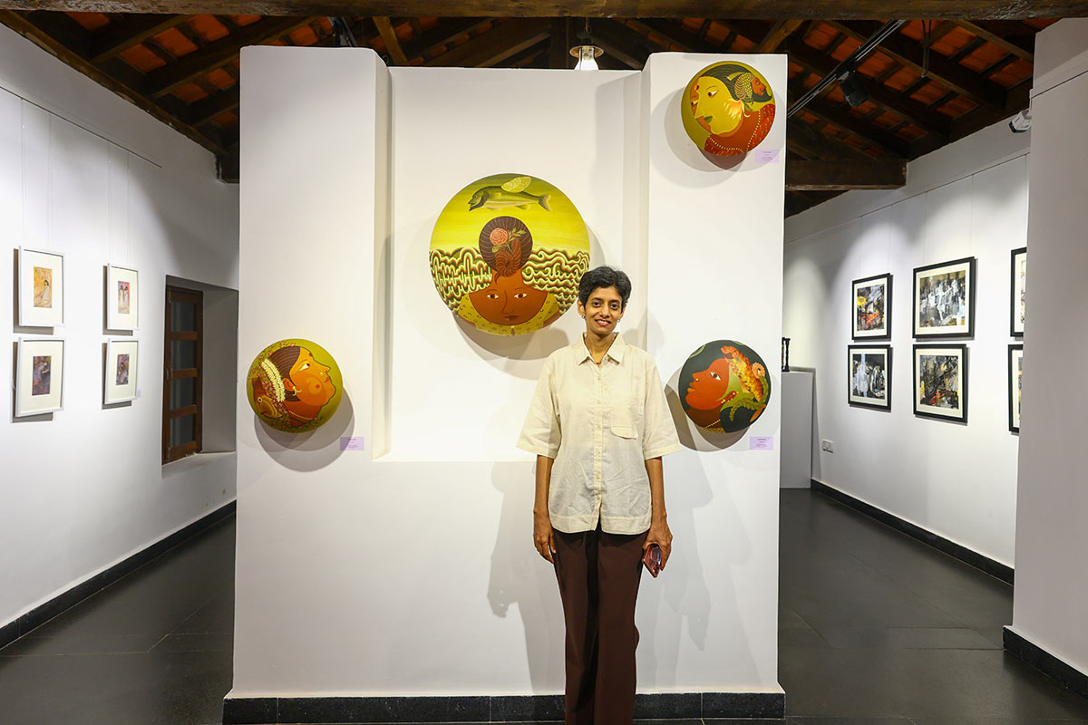 Chaitali-Morajkar-pictured-with-her-works-at-Show-of-Strength