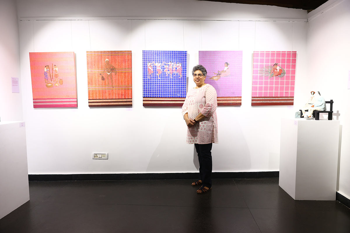 Goan-artist-Clarice-Vaz-pictured-with-her-works-at-Show-of-Strength