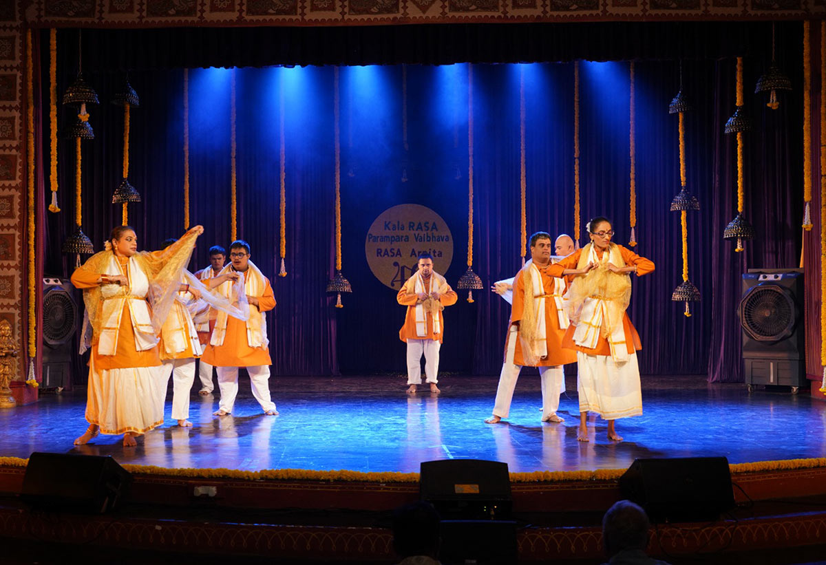 Margazhi-Mahimai,-Performance-by-the-Intellectually-challenged-artists