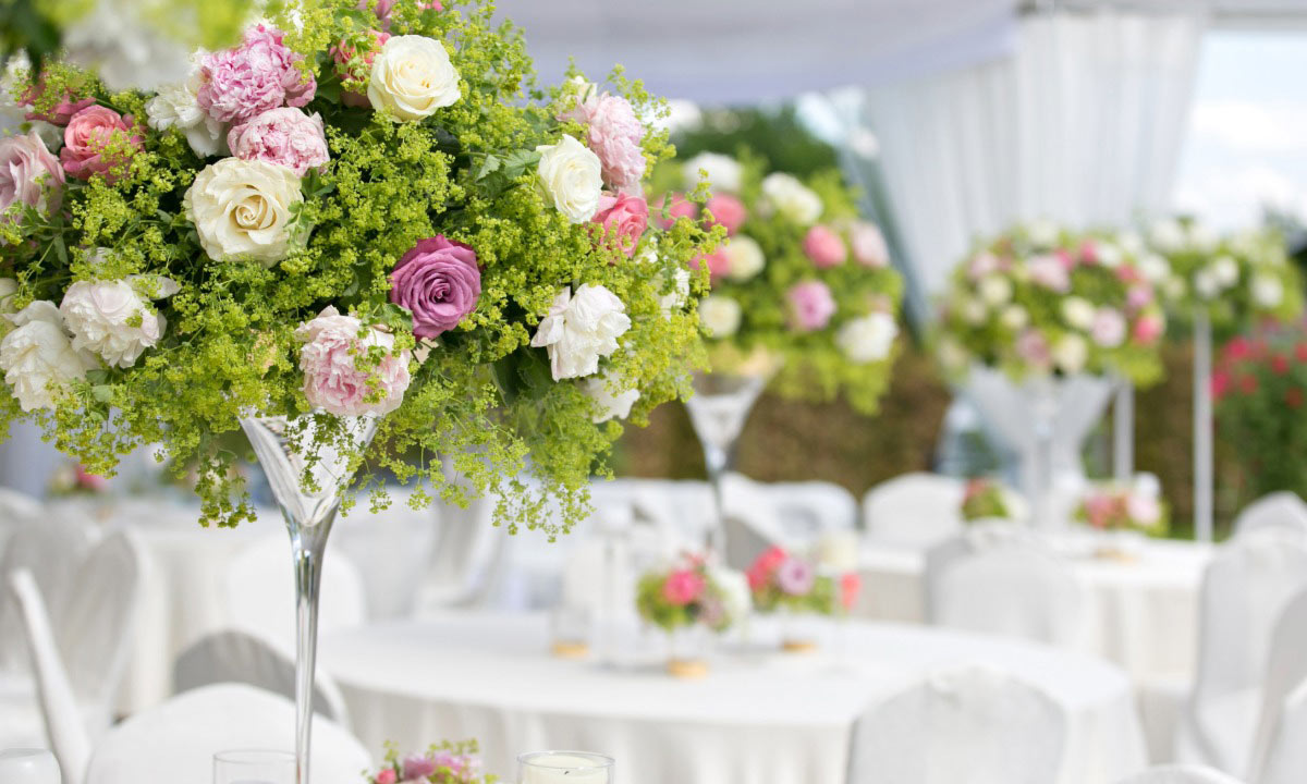 Wedding-Flowers-Mixing-Fresh-Florals-with-Preserved-and-Dried-Elements