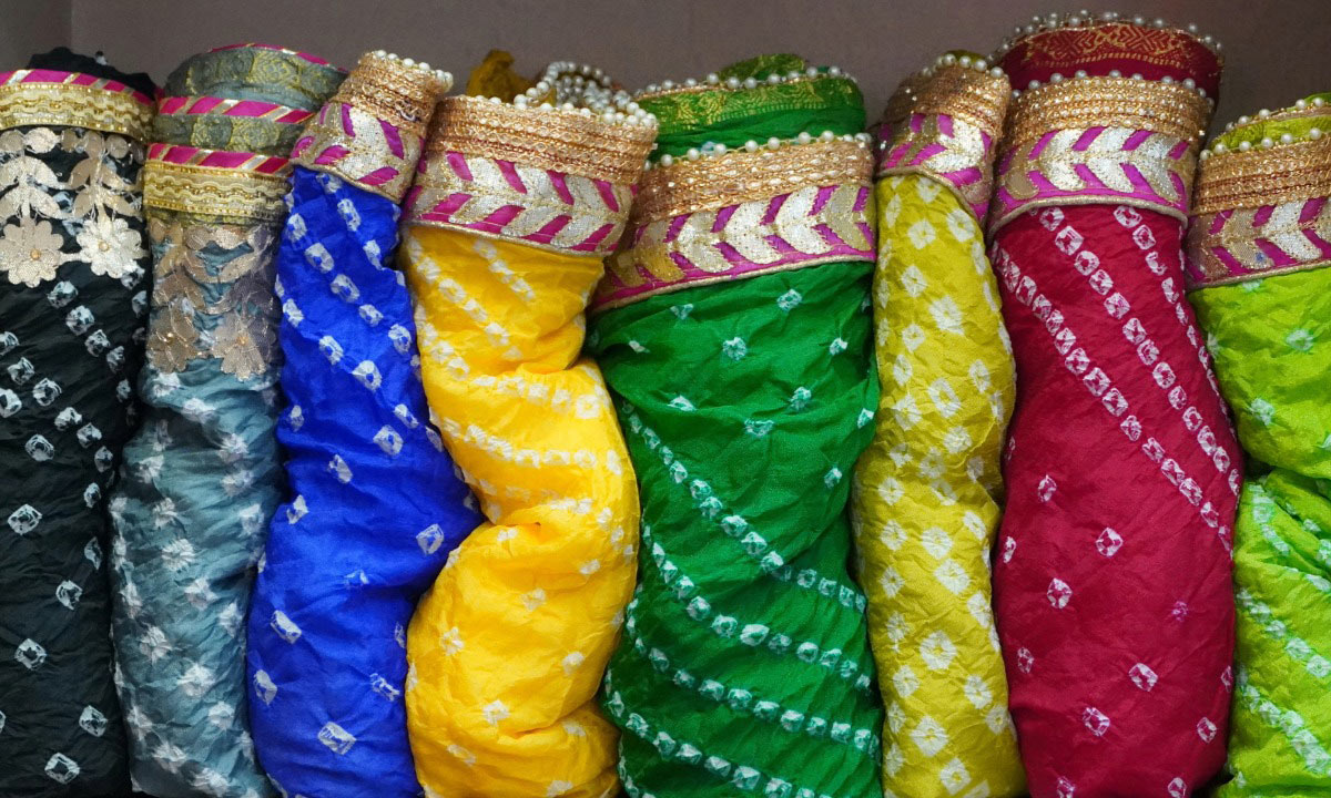What-Makes-Authentic-Bandhani-Sarees-Different-from-Printed-Sarees