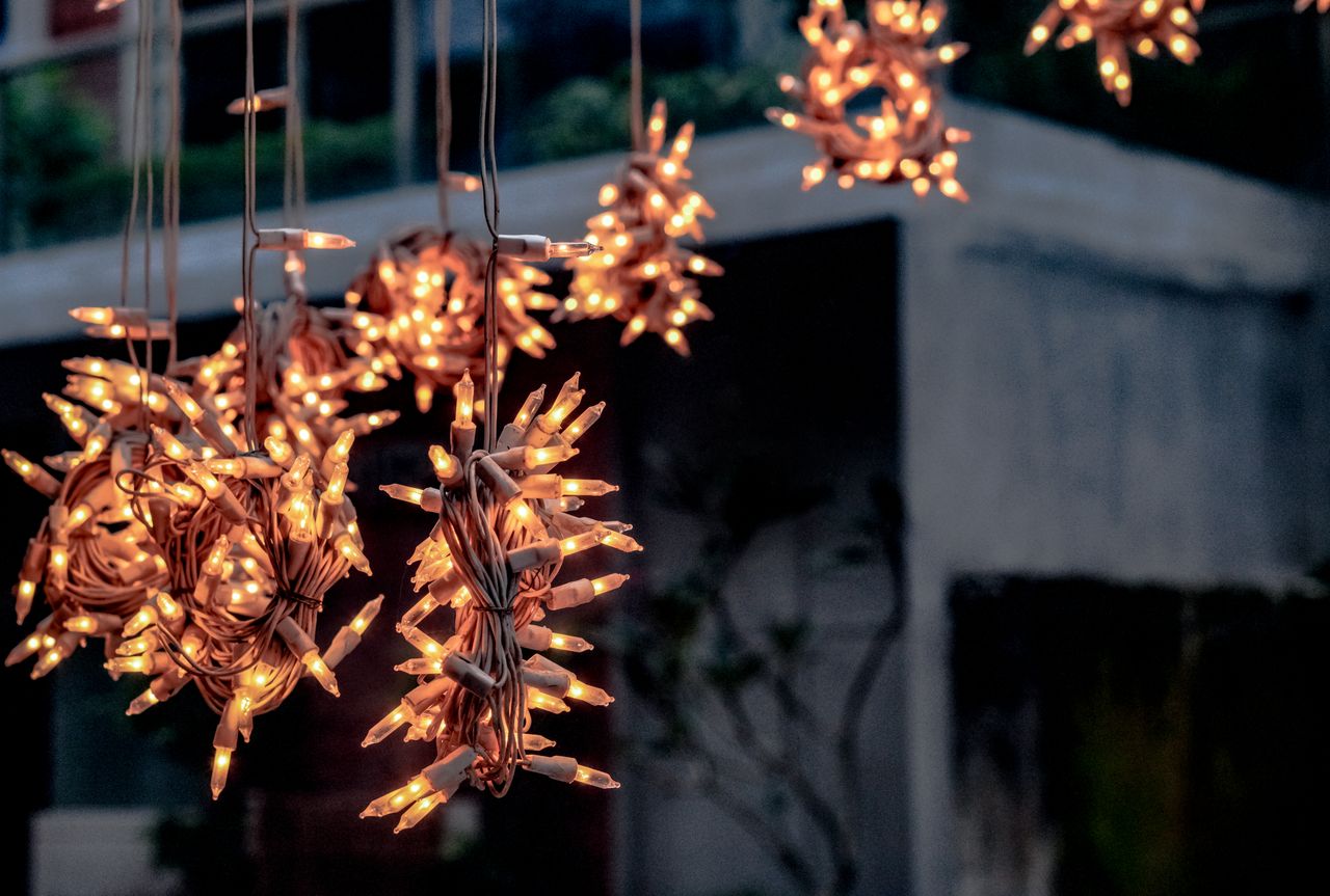 Creative Ways to Decorate Balcony and Outdoor Spaces with Lights-02