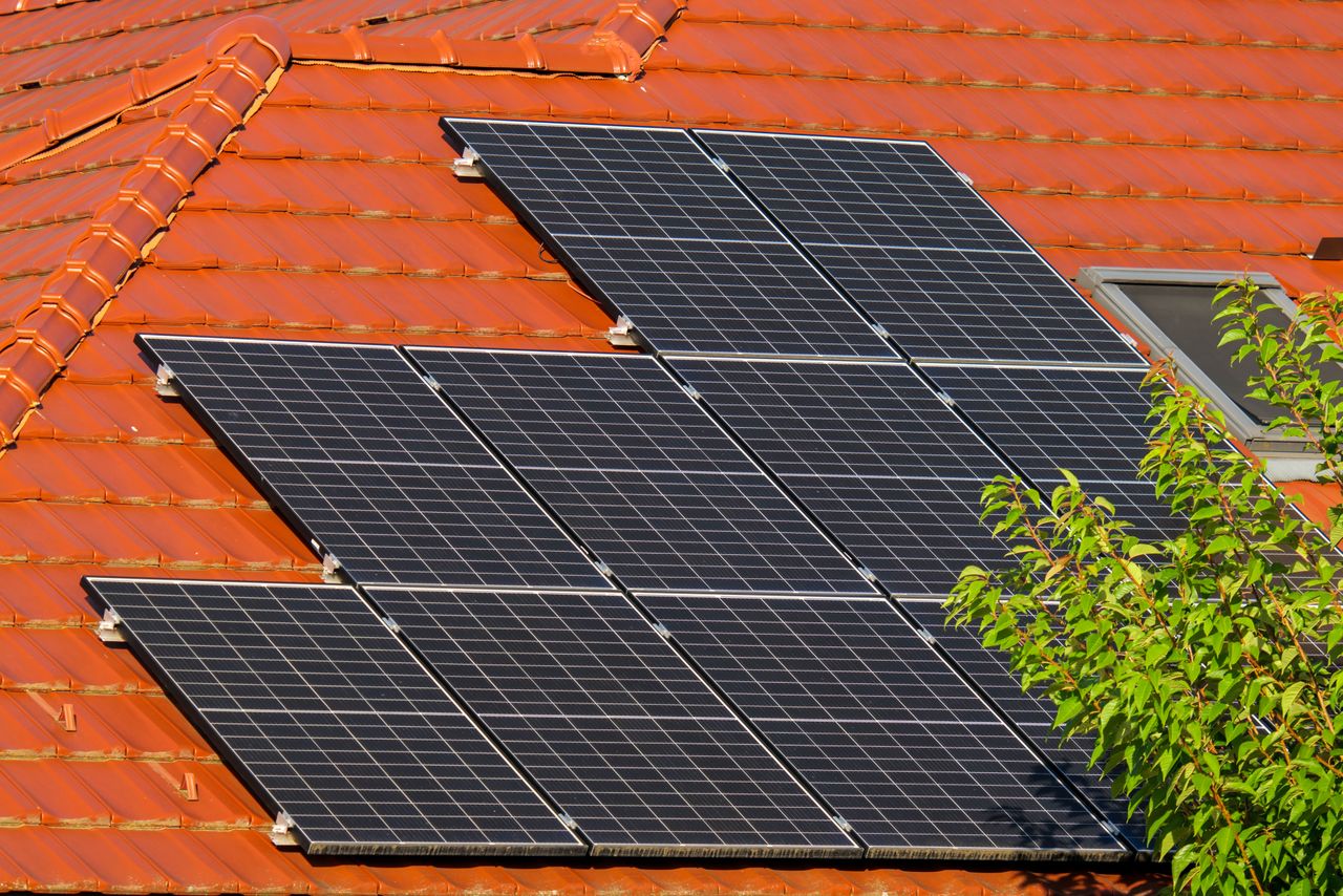Going solar based on the price